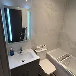 1 Bedroom Lavish Апартаменты
