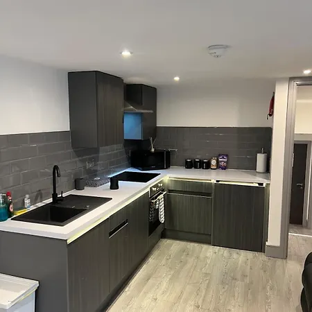 1 Bedroom Lavish * Bradford (West Yorkshire)