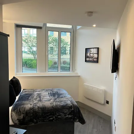 1 Bedroom Lavish * Bradford (West Yorkshire)