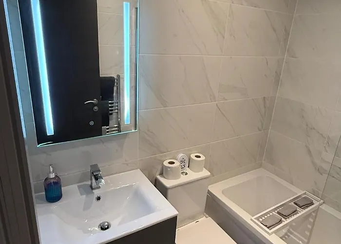 1 Bedroom Lavish 아파트