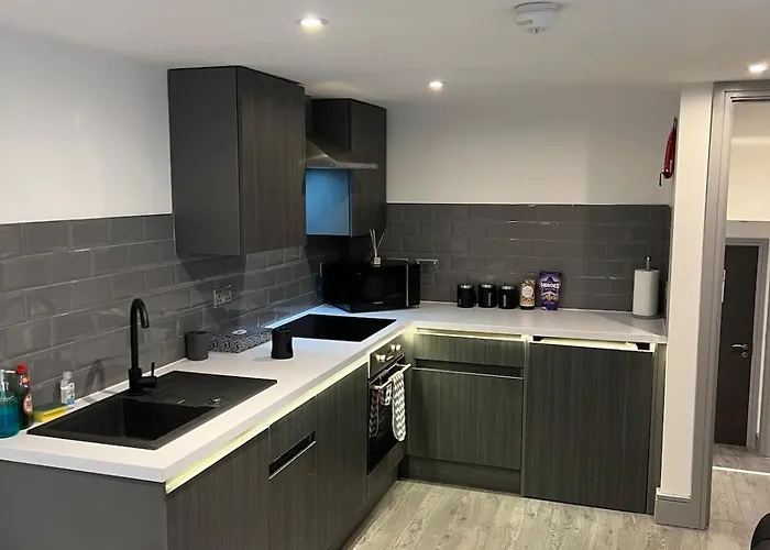 1 Bedroom Lavish * Bradford (West Yorkshire)